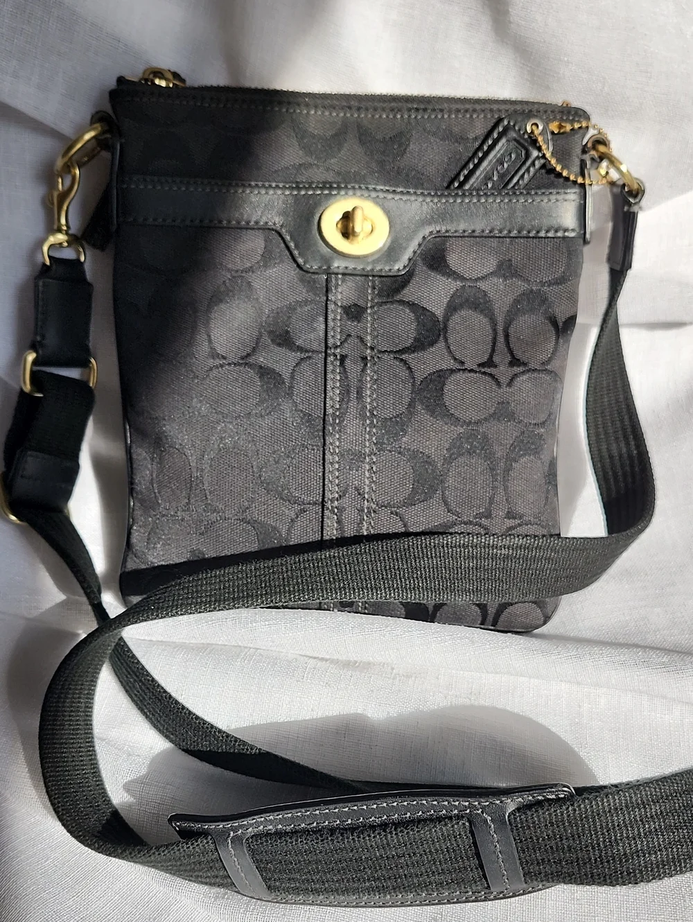 Coach Ex Cond Hampton Black Signature Jacquard Crossbody Gold-Tone, $55